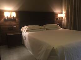 Waldorf Suite Hotel