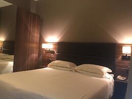 Waldorf Suite Hotel