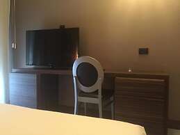 Waldorf Suite Hotel