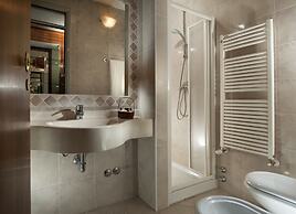 Waldorf Suite Hotel