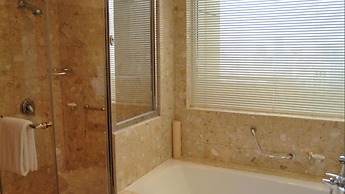 Crowne Plaza Hotel Qingdao by IHG