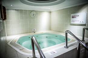 Crowne Plaza Hotel Qingdao by IHG