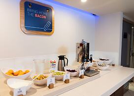 Holiday Inn Express Glasgow Airport by IHG