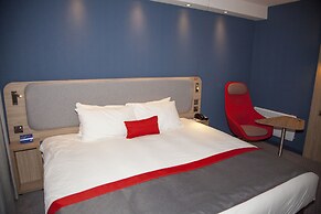 Holiday Inn Express Cardiff Bay by IHG