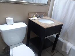 Howard Johnson by Wyndham Historic Lake Charles