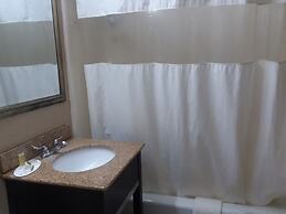 Howard Johnson by Wyndham Historic Lake Charles