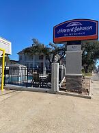 Howard Johnson by Wyndham Historic Lake Charles