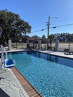 Howard Johnson by Wyndham Historic Lake Charles