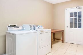 Howard Johnson by Wyndham Historic Lake Charles