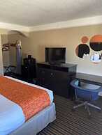 Howard Johnson by Wyndham Historic Lake Charles