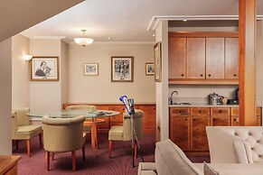 Carnoustie Golf Hotel