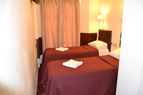 Hyde Park Court Hotel