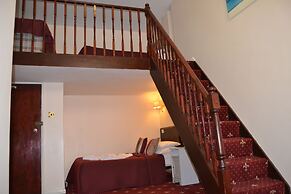 Hyde Park Court Hotel