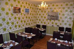 Hyde Park Court Hotel