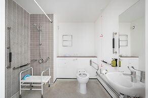 Holiday Inn Glasgow East Kilbride by IHG