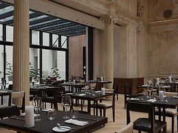 Grand Hotel