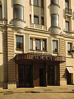 Grand Hotel