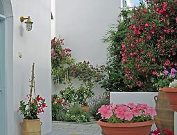 Spiros & Hiroko Hotel - Adults Only