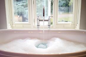 Rowhill Grange Hotel & Utopia Spa