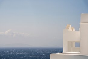 Mr & Mrs White Tinos