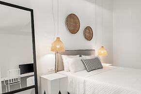 Mr & Mrs White Tinos