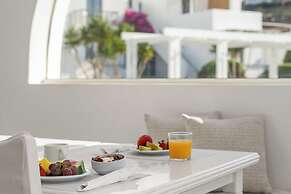 Mr & Mrs White Tinos