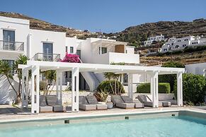 Mr & Mrs White Tinos