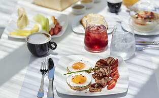 Mr & Mrs White Tinos