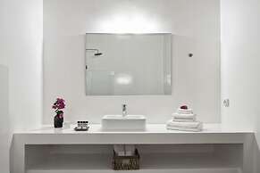 Mr & Mrs White Tinos