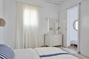 Mr & Mrs White Tinos