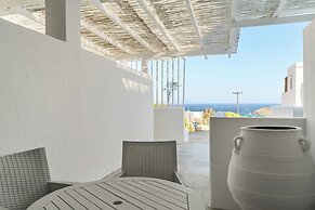 Mr & Mrs White Tinos