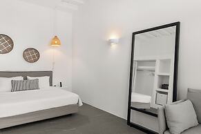 Mr & Mrs White Tinos