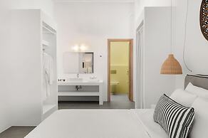 Mr & Mrs White Tinos