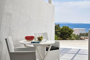 Mr and Mrs White Tinos