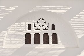 Mr & Mrs White Tinos