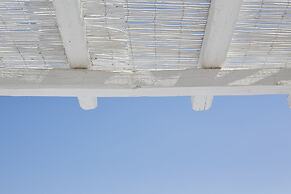 Mr & Mrs White Tinos