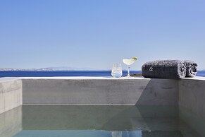 Mr & Mrs White Tinos