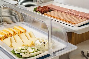 Mr & Mrs White Tinos