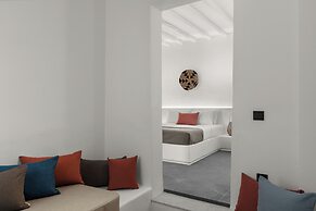 Mr & Mrs White Tinos