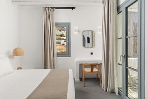 Mr & Mrs White Tinos