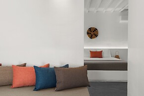 Mr & Mrs White Tinos