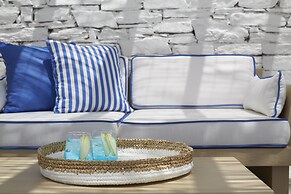 Mr & Mrs White Tinos