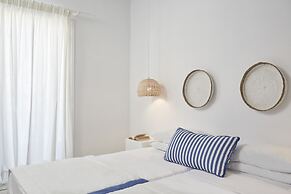 Mr & Mrs White Tinos