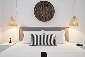 Mr & Mrs White Tinos