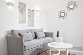 Mr & Mrs White Tinos