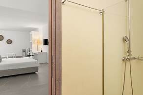 Mr & Mrs White Tinos