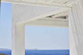 Mr & Mrs White Tinos