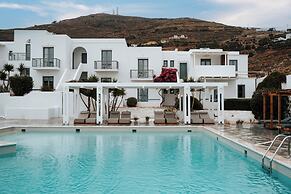 Mr & Mrs White Tinos