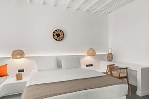 Mr & Mrs White Tinos