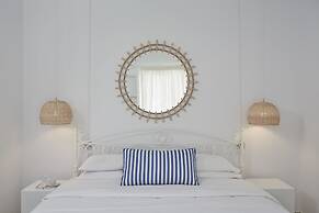 Mr & Mrs White Tinos